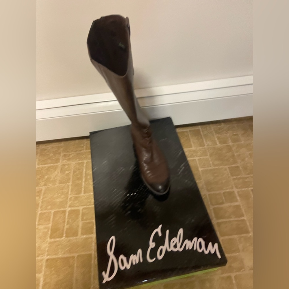 Leather Knee high riding boots.